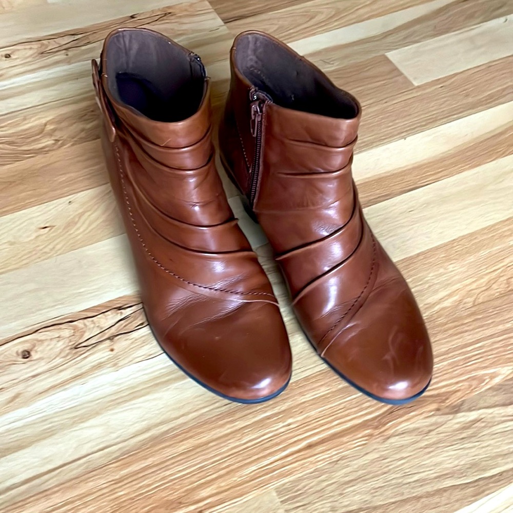 Cobb Hill by New Balance brown leather boots